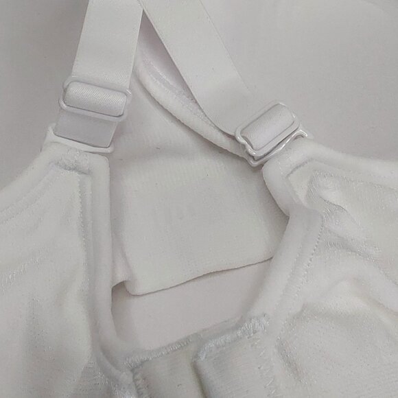 'UNDEROUTFIT' COMFORT SHAPING WIRELESS BRA W / ADJUSTABLE STRAPS - Picture 6 of 16